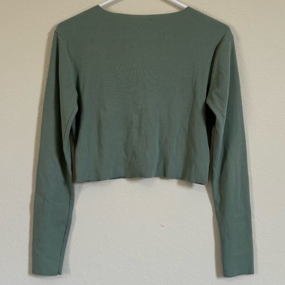 Forever21 Green Long Sleeve Crop Top. Size S - Picture 2 of 3